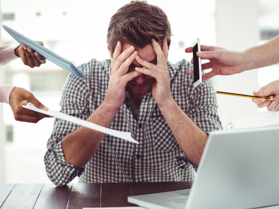 Estrategias para afrontar el estrés laboral: consejos prácticos para manejar la presión en el trabajo